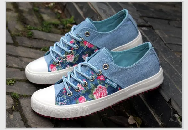 Casual Summmer Sneakers for Women with Flower Print and Plastic Toe Shell