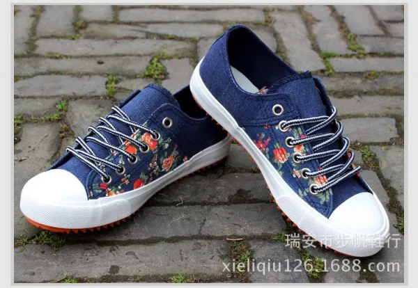 Casual Summmer Sneakers for Women with Flower Print and Plastic Toe Shell