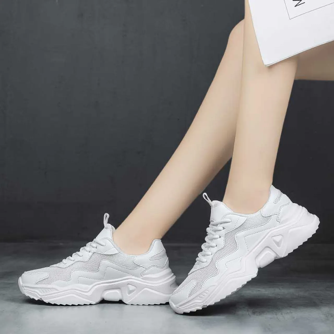 White splicing accents casual shoe sneaker 2979